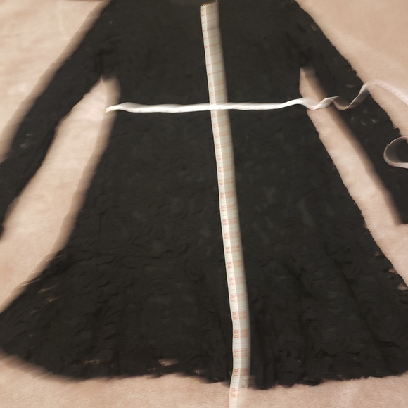 Jasmine & Juliana Lace Dress - Picture 5 of 9